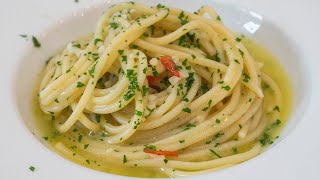 Spaghetti aglio olio e peperoncino, la vera ricetta per farli cremosi e saporiti