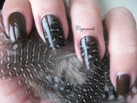 Nail art: Classy feather nails