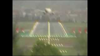 PLANES LANDING IN HEAVY WINDS AT BILBAO AIRPORT | 3e