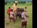 Sheikh Mkuu Wa Tanzania Mufti Zubeir Bin Ali Akicheza Mpira Na Watoto 