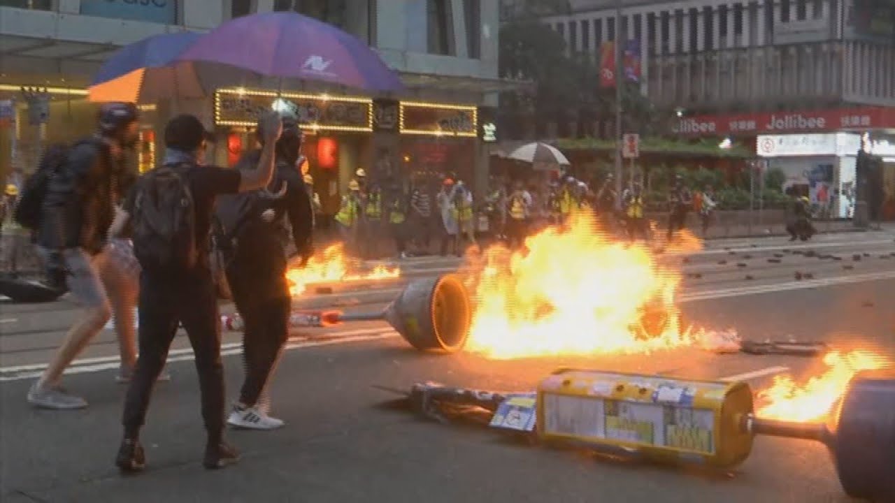 newspaper mockup 홍콩, 반정부 시위 격화…軍 '경고 깃발' 올라 / 연합뉴스TV (YonhapnewsTV)