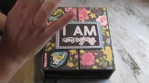 Scrapbooking Gatefold Folio " I am" from Simple Stories.