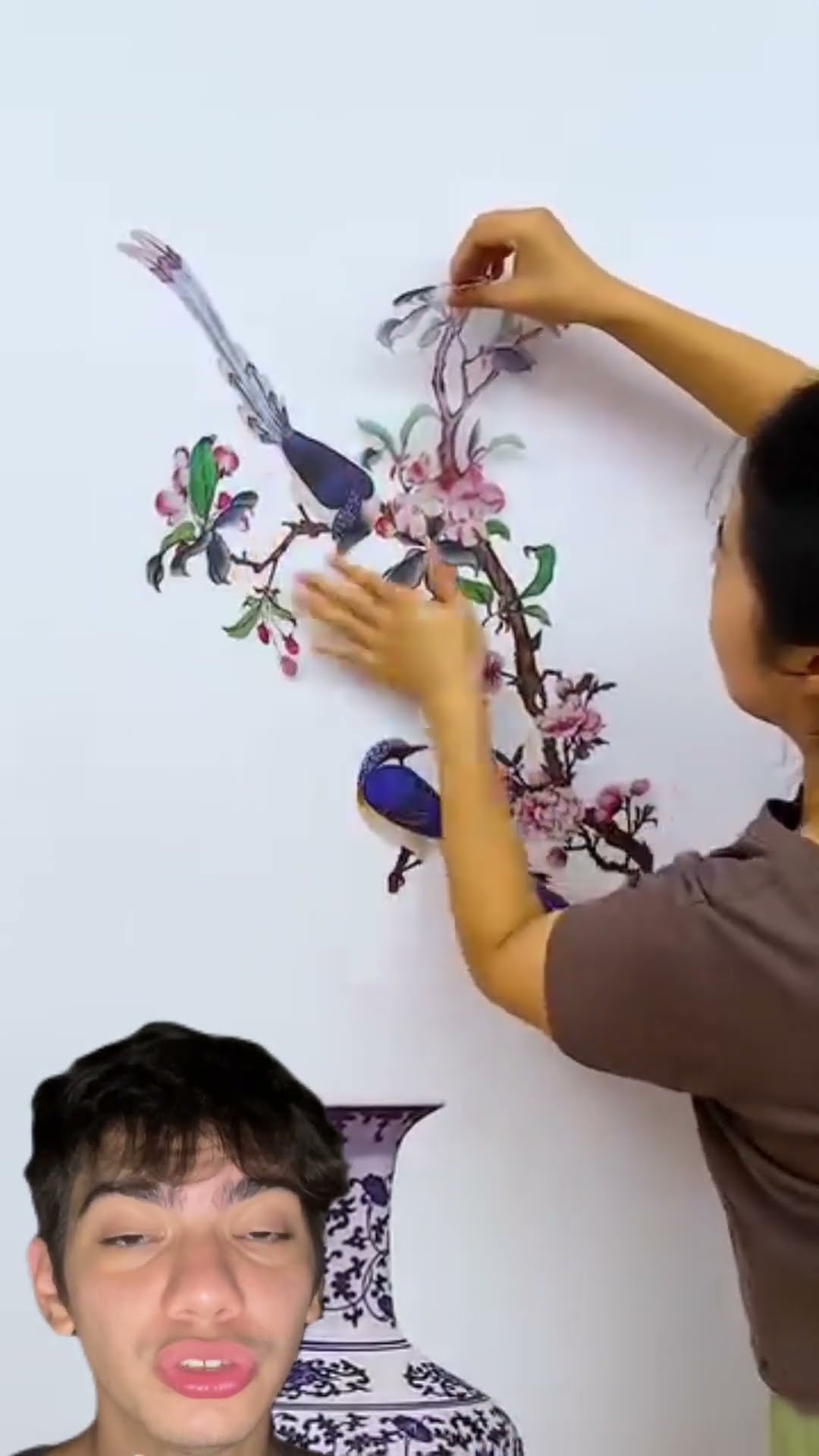 Ela usou adesivos 3D pra decorar a casa e o resultado ficou incrível! Você já tinha pensado nisso?