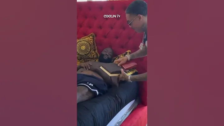 Gunplay gifts Rick Ross a new chain