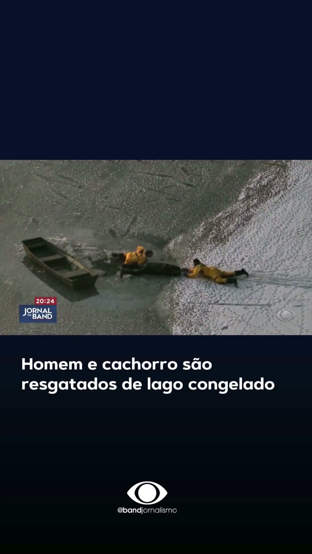 Homem e cachorro são resgatados de lago congelado nos EUA #shorts