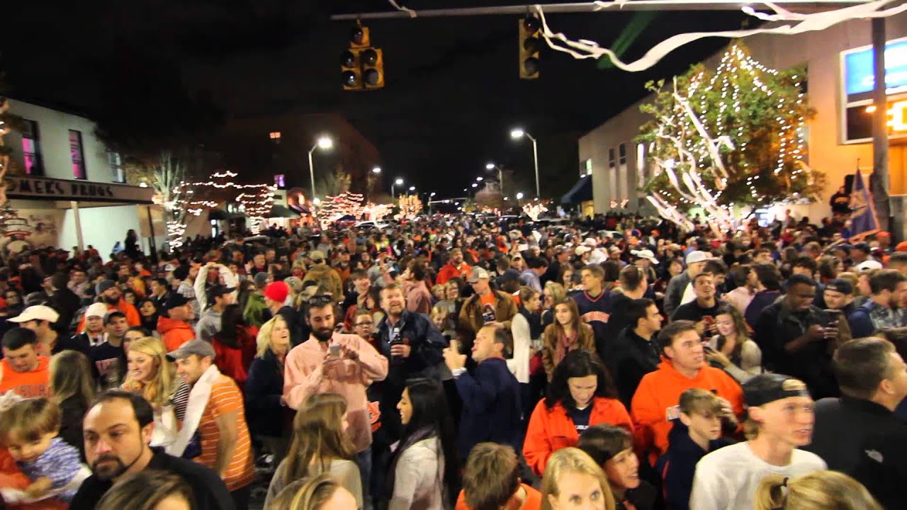 IRON BOWL 2013: Rolling Toomer's Corner after Auburn's Win! - YouTube
