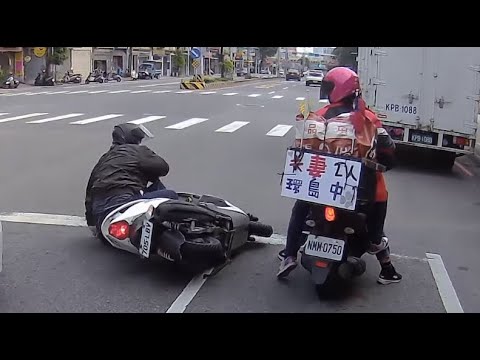【車禍影片】 夫妻2人被擊落中（2023.04.05 桃園市平鎮區延平路三段與新光路66巷口