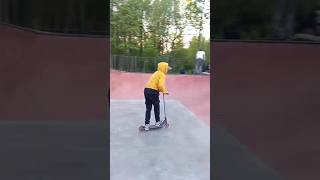 линия в пуле#самокат #трюкинасамокате #scooter #rider #skatepark #trending #топ #брай #спорт #shorts