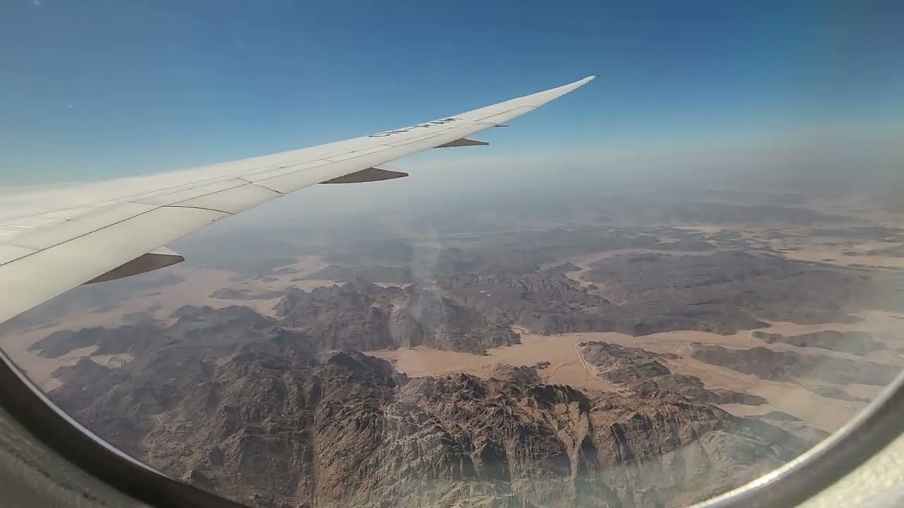 الهبوط في مطار المدينة المنورة سبحان الله