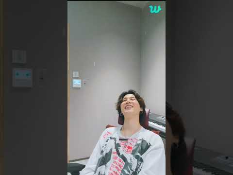 jimin shi live on weverse...........💜💜💜💜💜💜💜💜