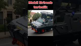 Mobil Brimob Terbalik
