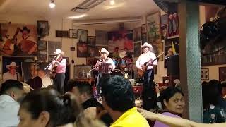 "Dos coronas a mi madre", Los Centellas de Nuevo León en el Pilos Bar, Junio 2018