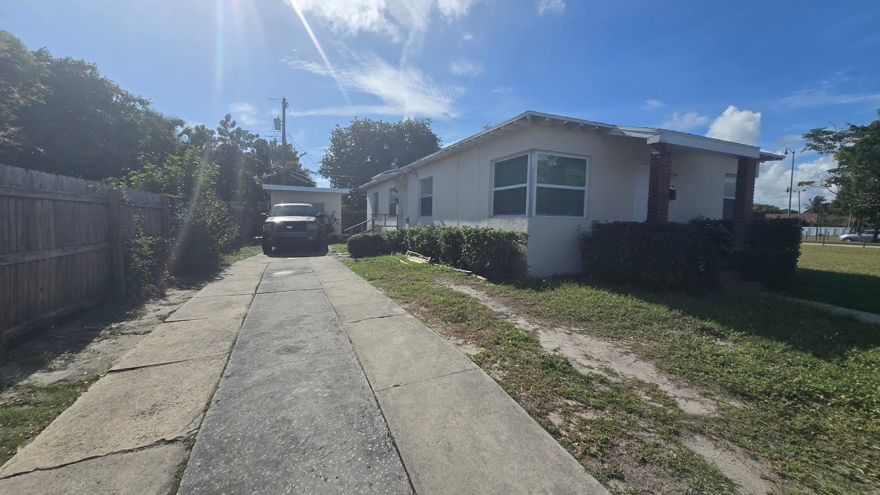 CLOSED 528 #1/2 West Palm Beach, FL 33407. Price $1,250