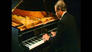 Martin Jones performs Percy Grainger's 'Country Gardens'