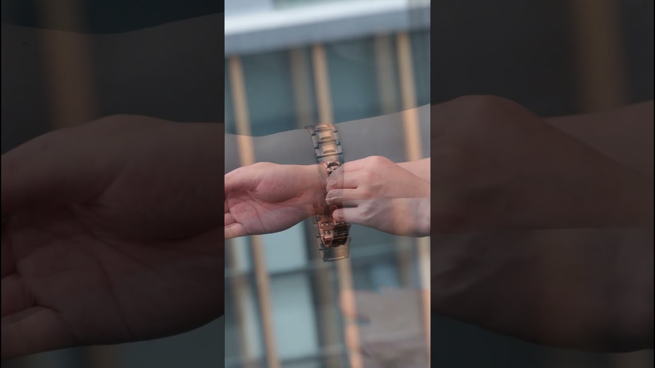 Unleash your bold style with this statement copper bracelet