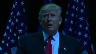 Lights go out on Donald Trump at rally