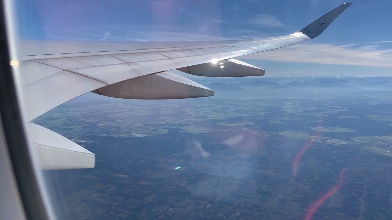 飛行機の窓 maxresdefault.jpg