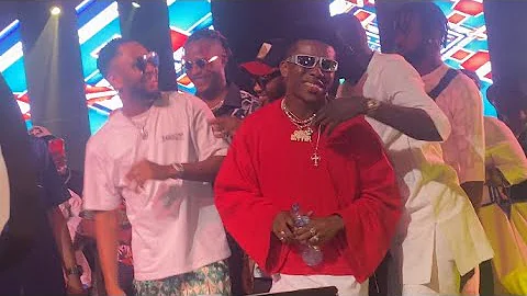 WATCH MOMENTS SMALL DOCTOR & BADDY OOSHA CHALLENGED EACH OTHER ON PASUMA STAGE AG HIS 55TH BIRTHDAY