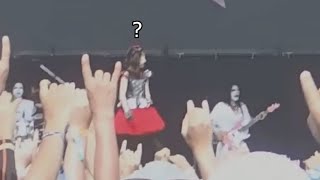 YuiMetal loses her flag! - (end of show)