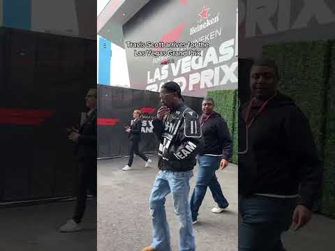 Travis Scott clocking us 👀😂