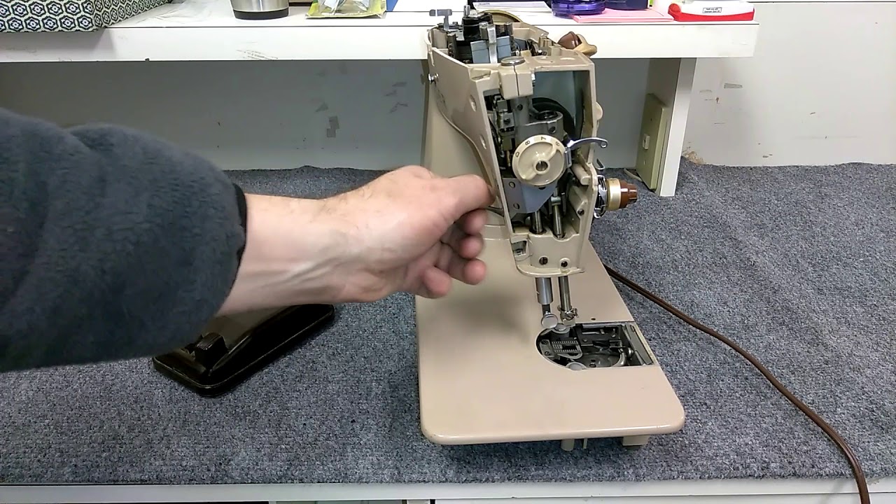 Oiling on Singer 500A (Marian A) YouTube