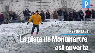 Des skieurs dévalent la pente enneigée de Montmartre