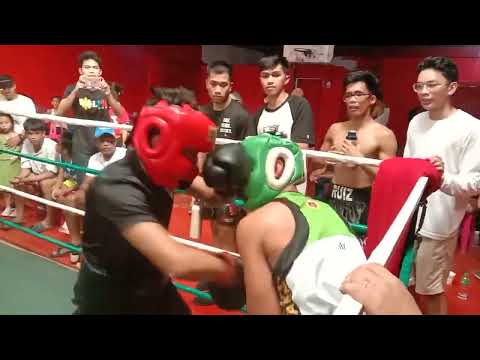 16 years old AMATEUR BOXER inangasan ng 14 years old PANIS !