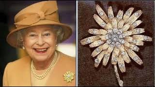 Royal Brooches : 10 of Queen Elizabeth's Best Brooches & Their Secret Meanings, in Photos