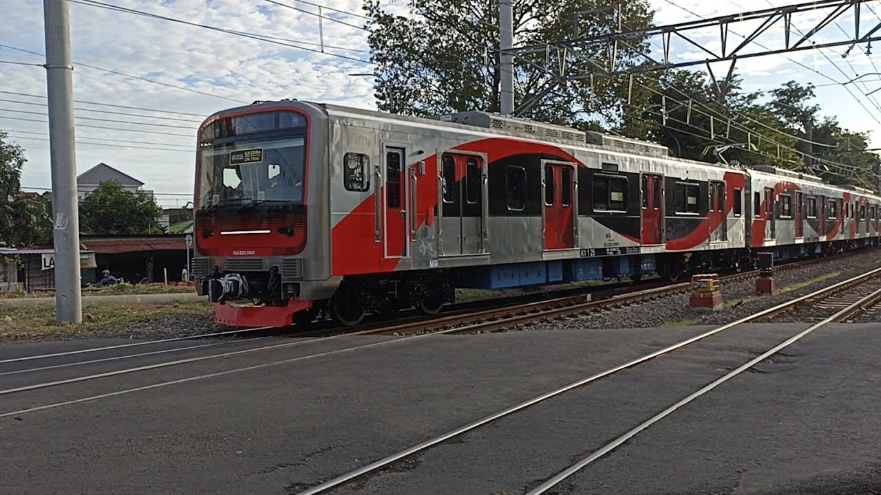 HUNTING KLB UJI COBA KRL TERBARU JABODETABEK DI UJI DI LINTAS SOLO ...