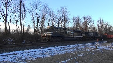 NS 1153 leads NS 39Q EB on the NS Lurgan Branch