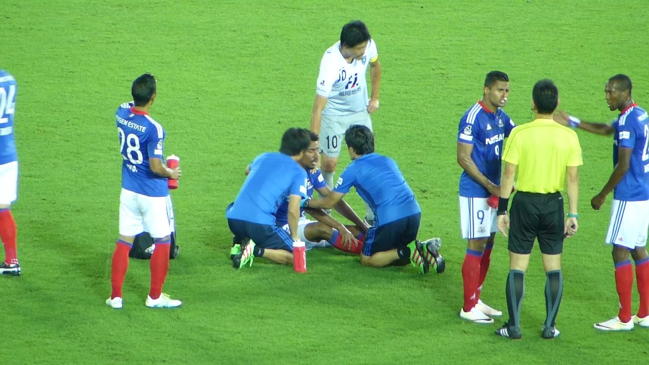 16 J1 2nd 第2節 横浜f マリノス Vs アビスパ福岡 ファビオ選手へのラフプレーに対して審判に抗議するカイケとマルティノス Youtube 16 J1 2nd 第2節 横浜f マリノス Vs アビスパ福岡 ファビオ選手へのラフプレーに対して審判に抗議するカイケとマルティノス Youtube