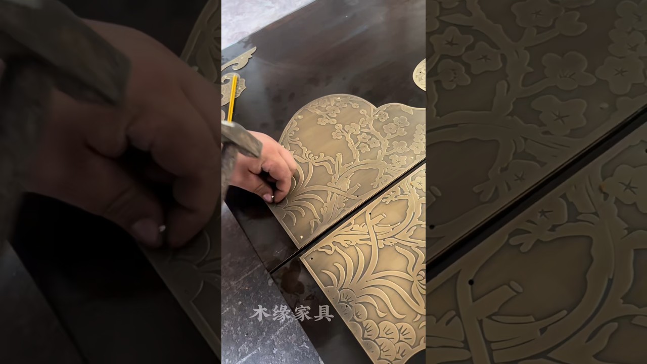 Octagon Elm Wood Door – Warmth of Wood, Power of Eight Edges 