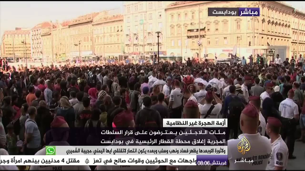 مئات ‫‏اللاجئين‬ يعترضون على قرار ‫‏المجر‬ إغلاق محطة القطار الرئيسية في ‫‏بودابست‬