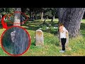 Kind besucht seit 12 Jahren das Grab seiner Mutter. Eines Tages findet er sie hinter einem Baum!