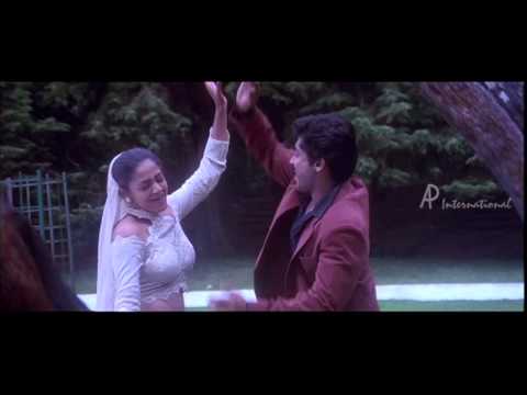 Poovellam Kettuppar - Chudidhar Aninthu song