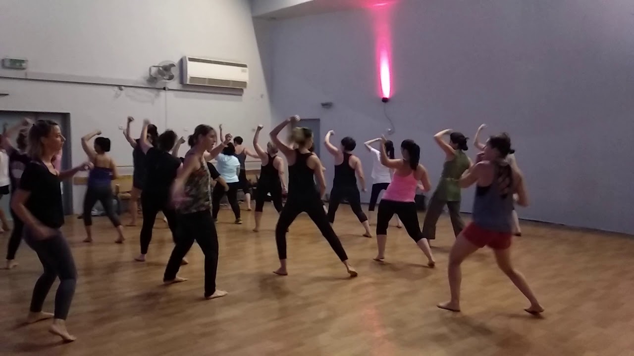 Nia in Israel with Lola Manekin