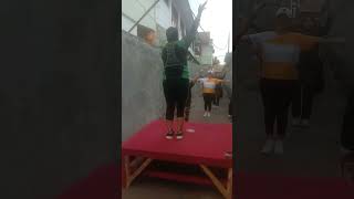 senam ente entean juga asyik gerakan tangan kaki nya badannya semuanya goyang(2)