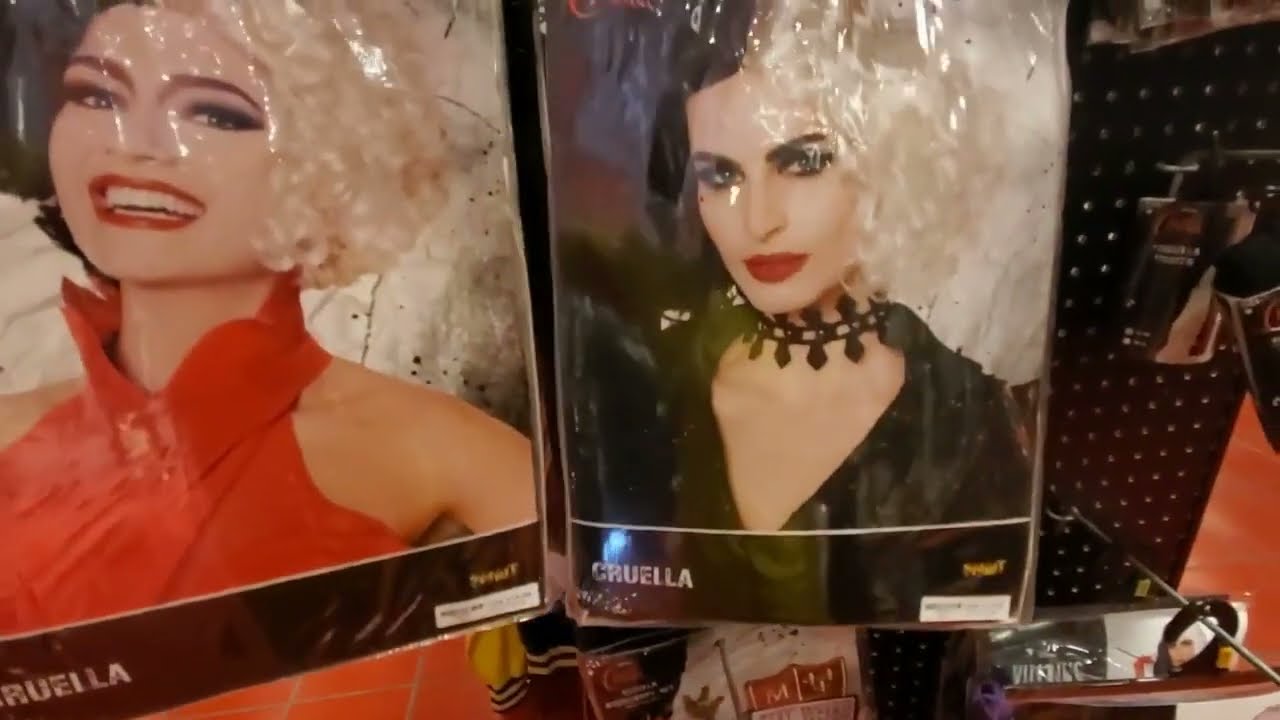 (Whispered Voiceover) Spirit Halloween Store Walk-Through 9-20-2021