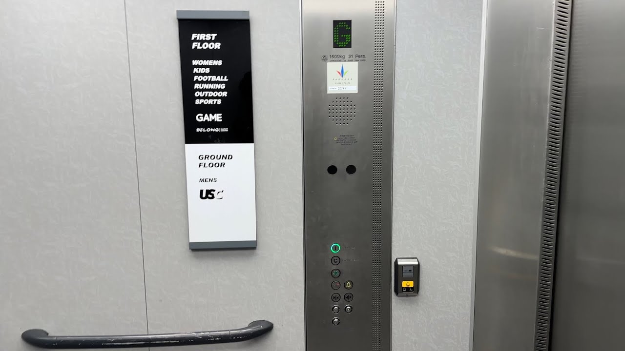 EPIC 2005 ThyssenKrupp Univers Traction Lift @ Sports Direct The Fort Retail Park Erdington