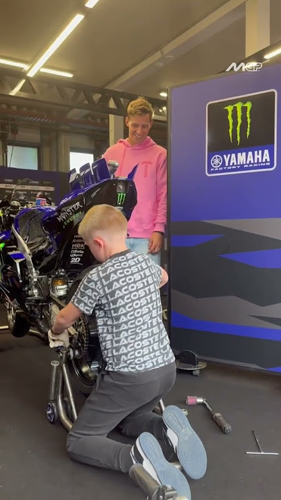 Fan does a tyre change on Fabio's bike! 🔄 | 2025 Dutch GP