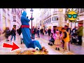  funny street performer  living statue aladdin