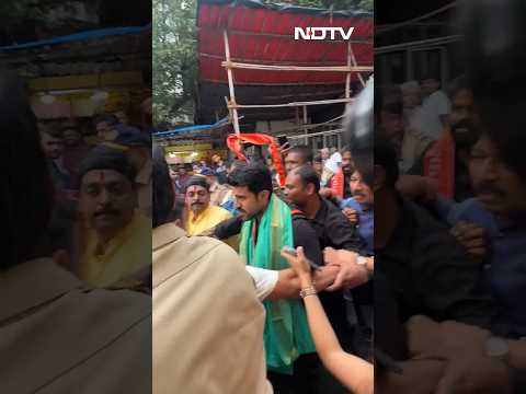 Siddhivinayak यात्रा के दौरान Ram Charan को प्रशंसकों ने घेरा