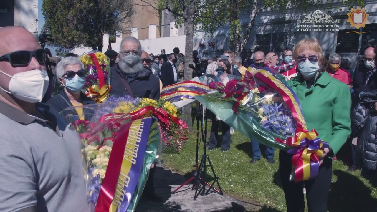 Homenaje y ofrenda floral en el Cementerio de Ceares 'El Sucu', 14 de abril de 2022