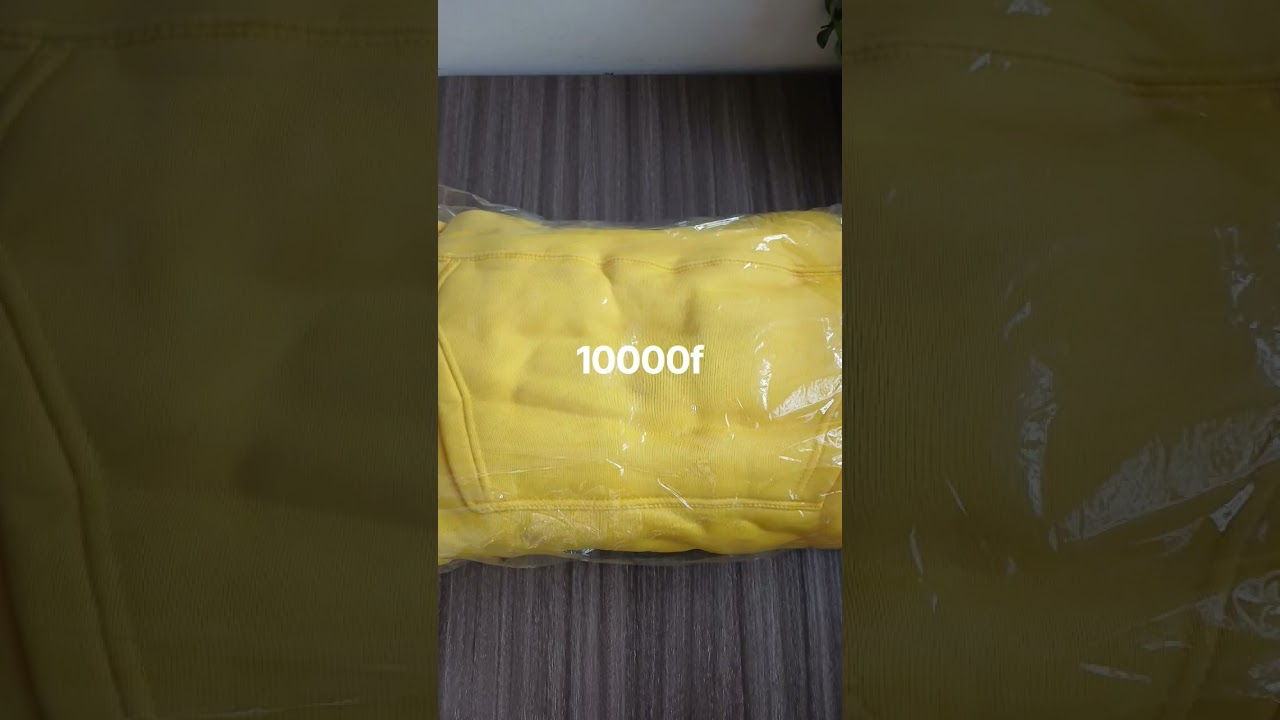 Pulovert De Couleur Jaune