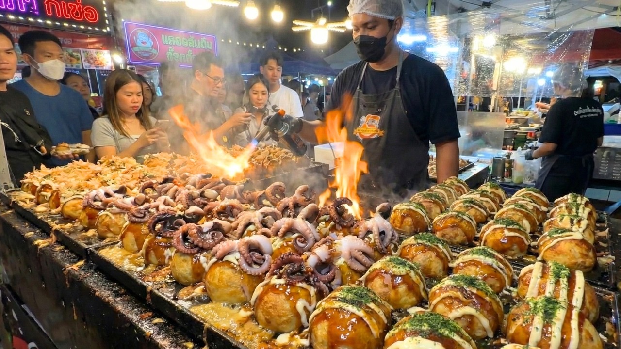 คนรุมเพียบ! ทาโกะยากิไซส์ยักษ์ 1,000 ลูกต่อวัน ใหญ่ทะลุเตา! - ตลาดเซฟวันโก BTS แยก คปอ.