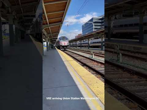 Видео: Влак на Virginia Railway Express (VRE) до DC