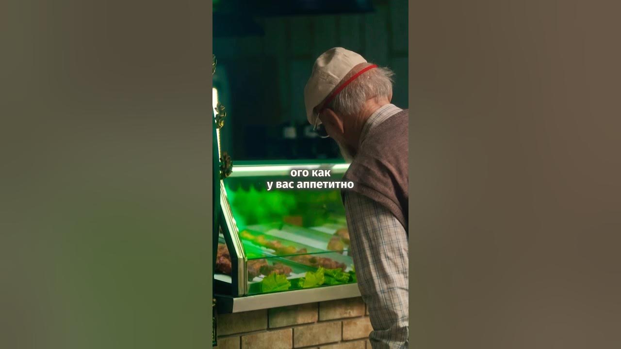 Богатый притворяется бедным. Миллионер притворился бедным. Бедный прикидывается богатым. Притворился бедным в собственном отеле. Притворяется бедным.