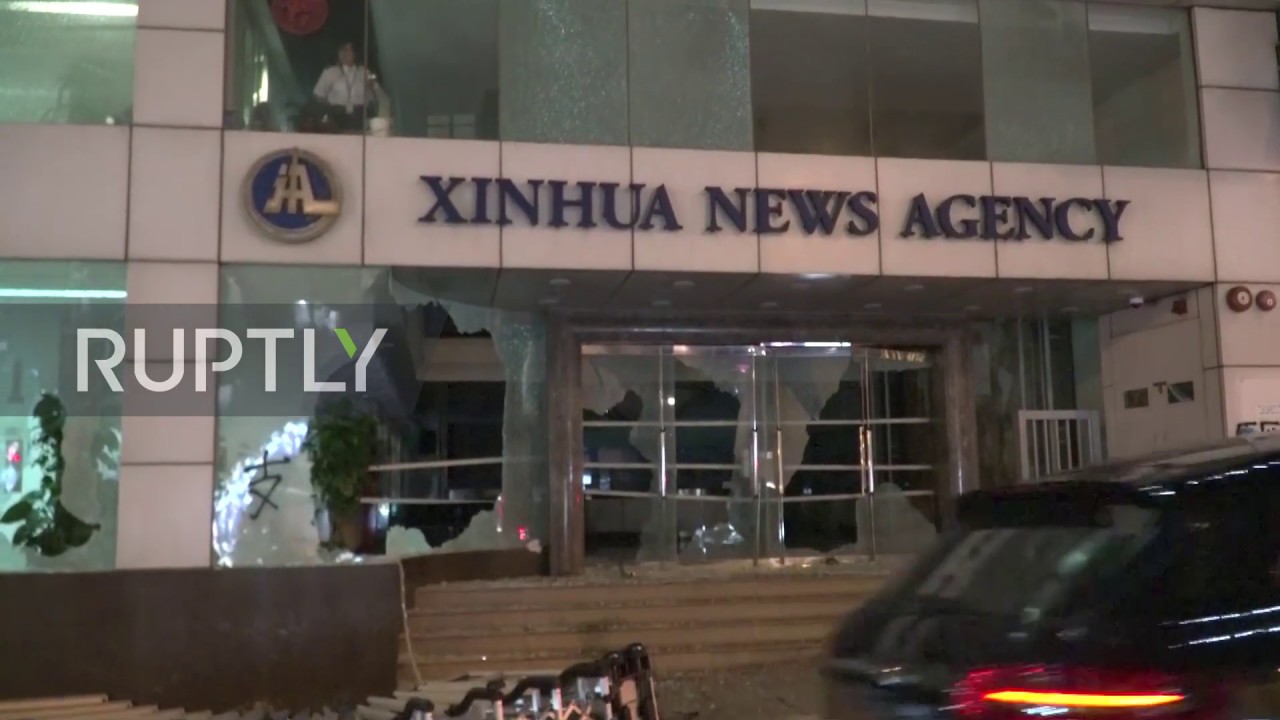 Hong Kong: Protesters attack Chinese news agency Xinhua's offices