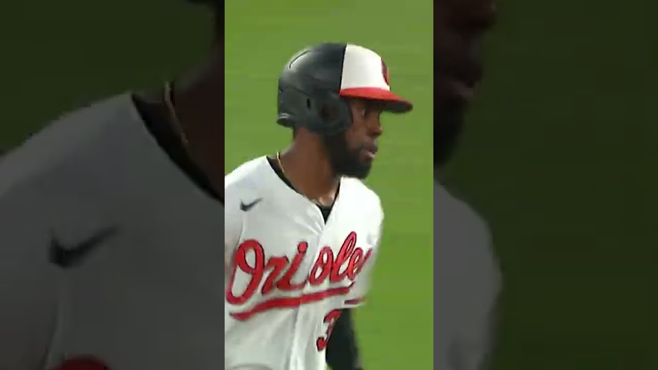 Cedric Mullens CRUSHES A Ball To Right Field! 