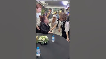 NSND Ngọc Giàu viếng mẹ nuôi Hồ Khắc Tùng #shorts